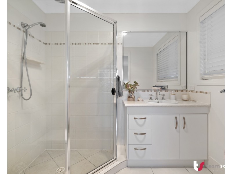 15 Keirnan Street, Redland Bay QLD 4165