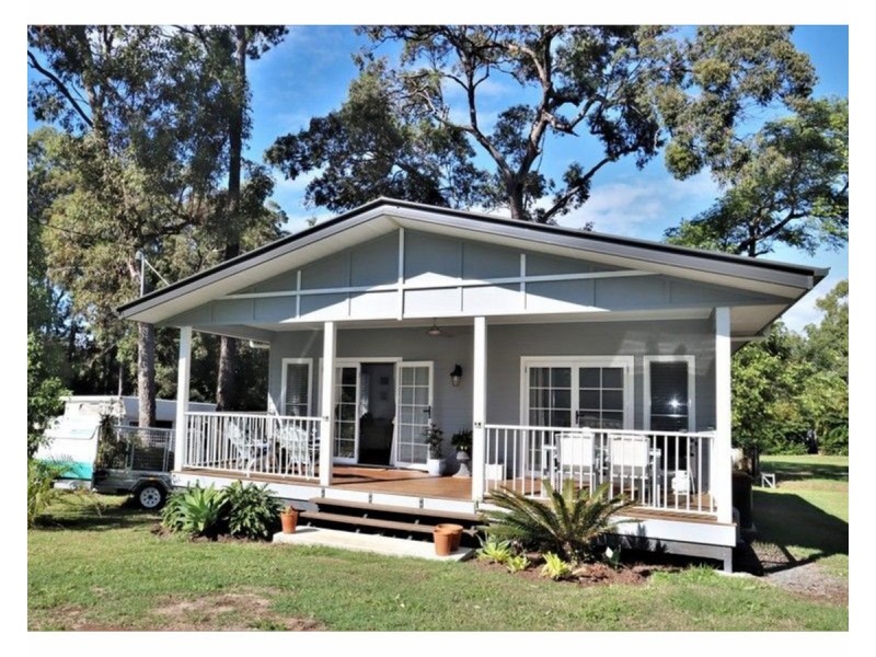 2 Marroo Street, Coochiemudlo Island QLD 4184