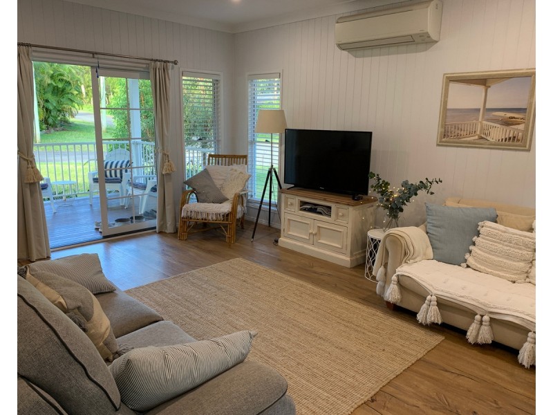 2 Marroo Street, Coochiemudlo Island QLD 4184