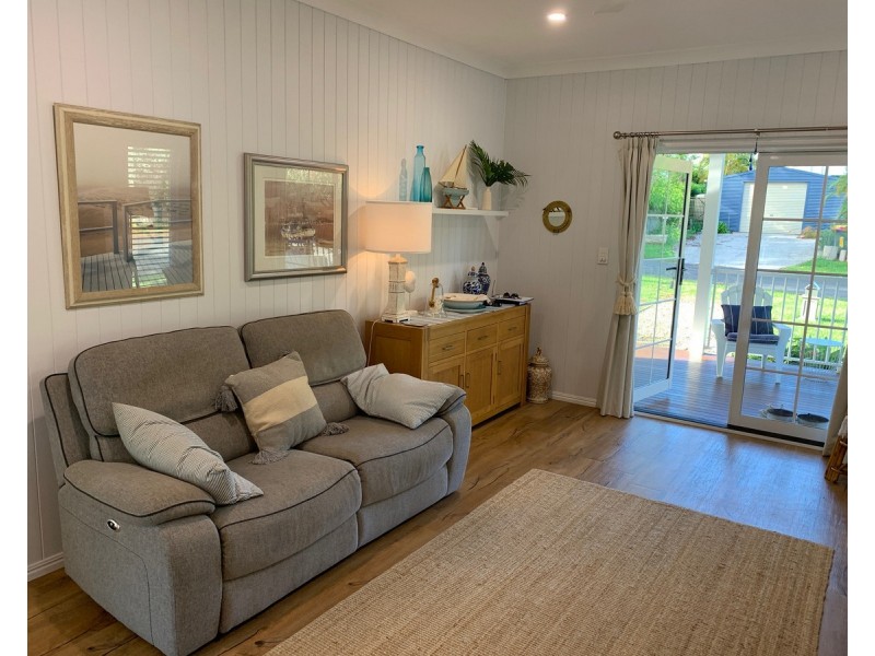 2 Marroo Street, Coochiemudlo Island QLD 4184