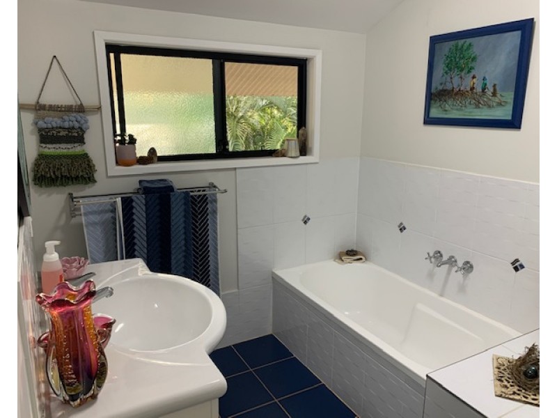 24 Aminya Street, Coochiemudlo Island QLD 4184