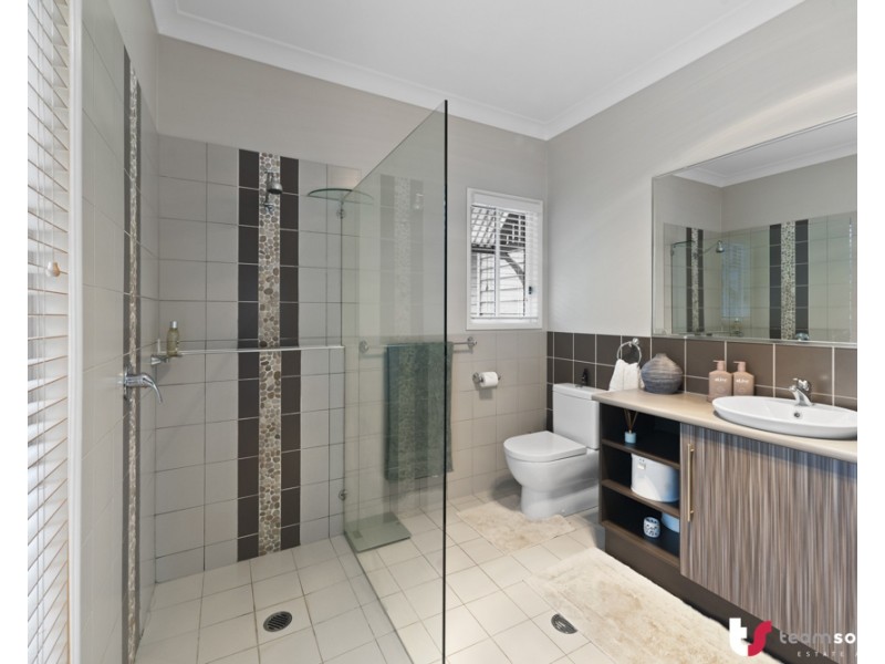 24 Kilmarnock Court, Mundoolun QLD 4285