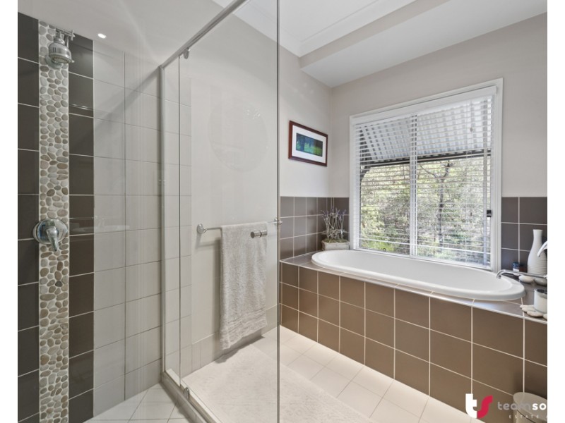 24 Kilmarnock Court, Mundoolun QLD 4285