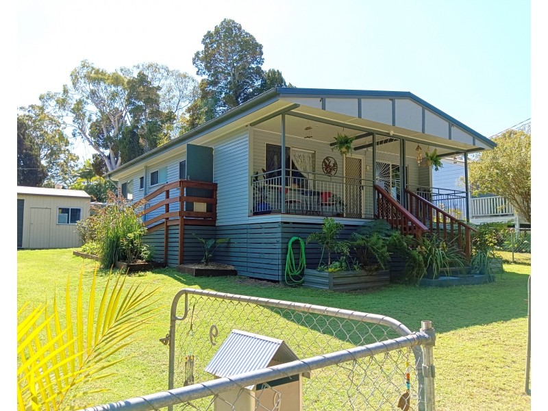 9 Perulpa Street, Coochiemudlo Island QLD 4184