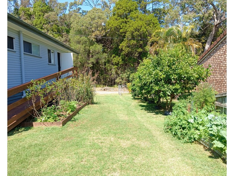 9 Perulpa Street, Coochiemudlo Island QLD 4184