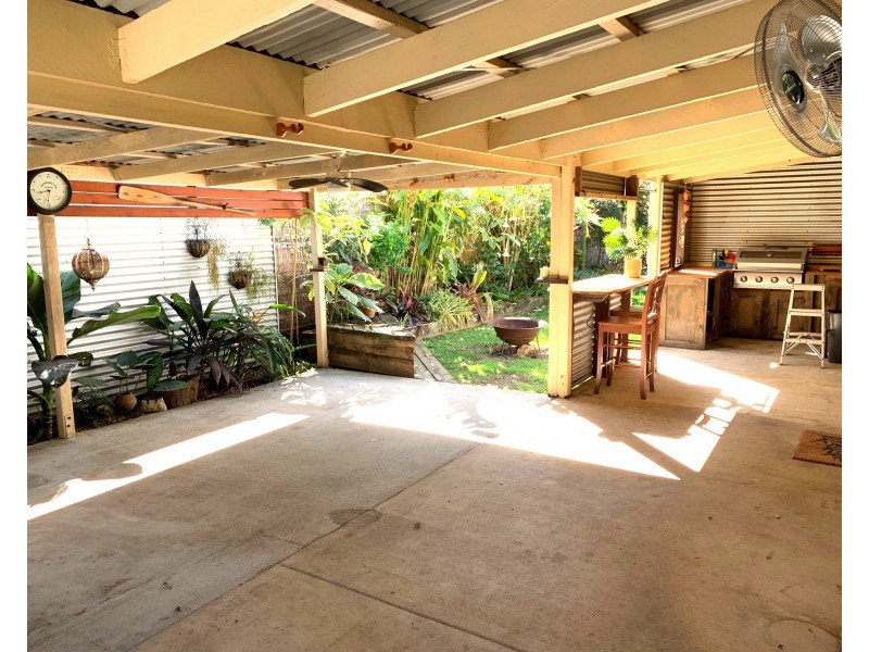 5 Moonah Street, Coochiemudlo Island QLD 4184