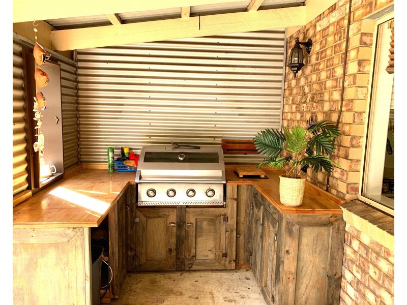 5 Moonah Street, Coochiemudlo Island QLD 4184