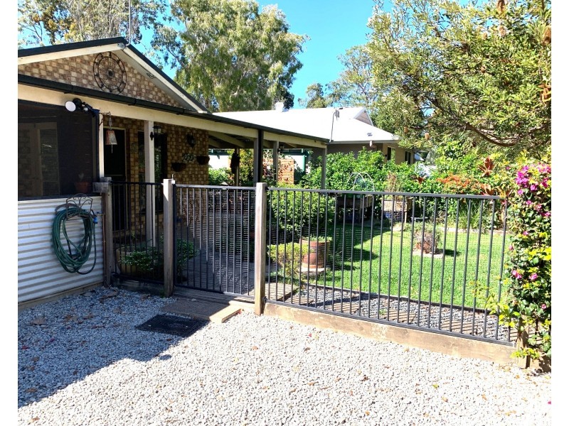 5 Moonah Street, Coochiemudlo Island QLD 4184