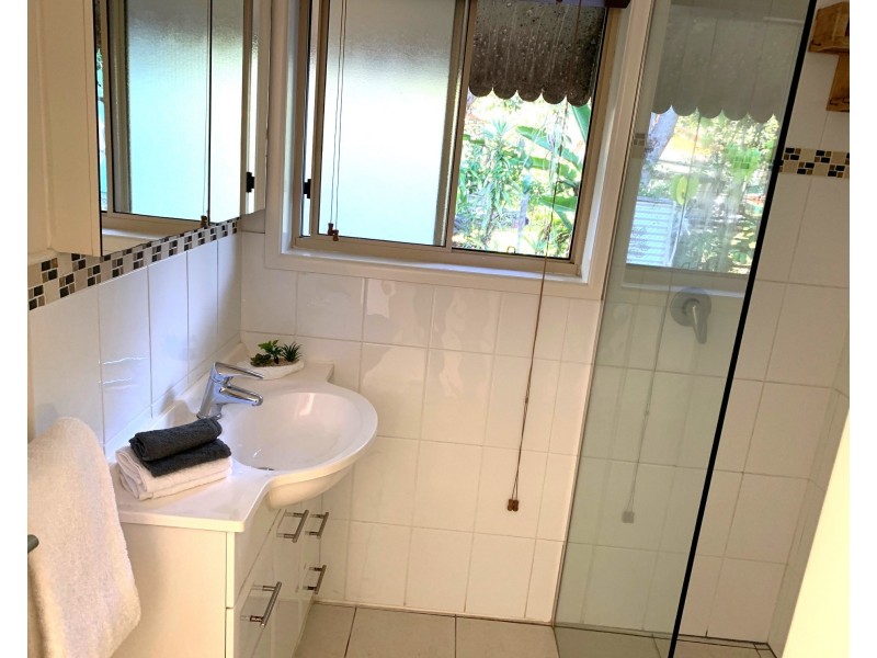 5 Moonah Street, Coochiemudlo Island QLD 4184