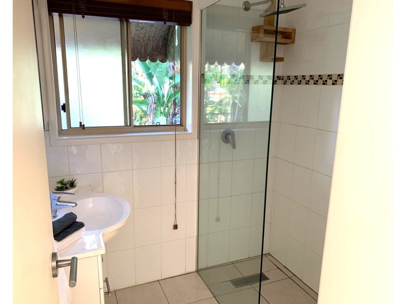 5 Moonah Street, Coochiemudlo Island QLD 4184