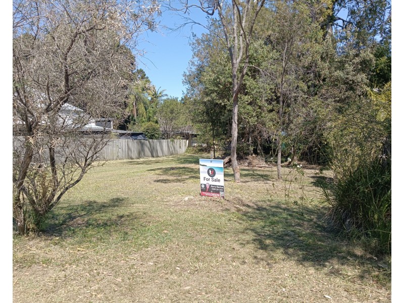 3 Carefree Street, Coochiemudlo Island QLD 4184