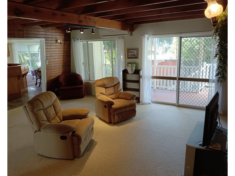 31 Phillips Street, Coochiemudlo Island QLD 4184