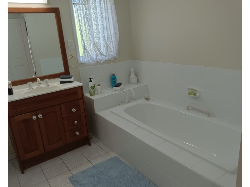 31 Phillips Street, Coochiemudlo Island QLD 4184