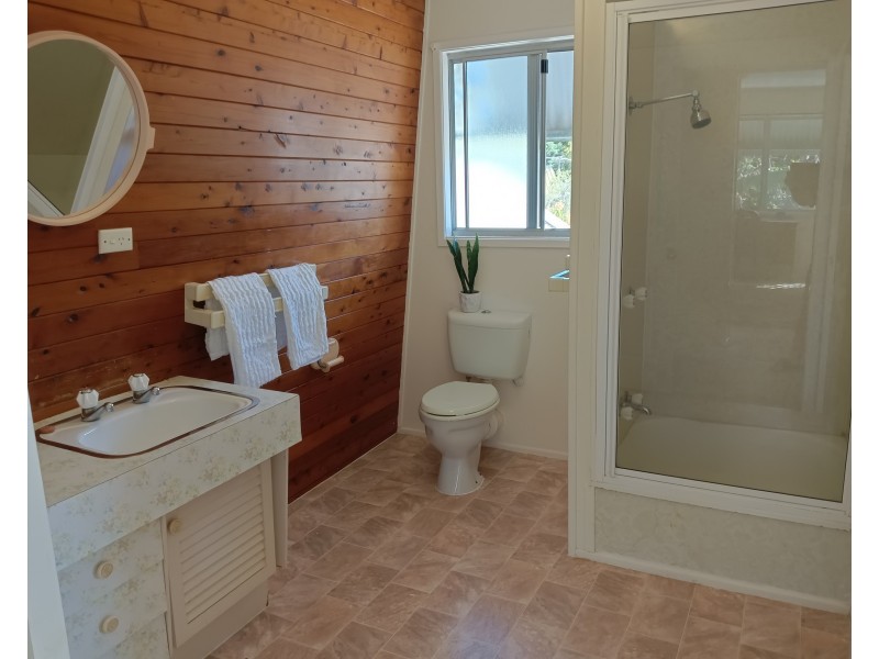 31 Phillips Street, Coochiemudlo Island QLD 4184