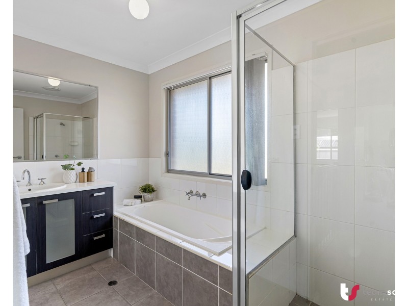 13 Pelorus Street, Redland Bay QLD 4165