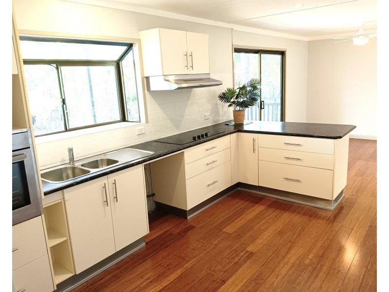 10 Moonah Street, Coochiemudlo Island QLD 4184