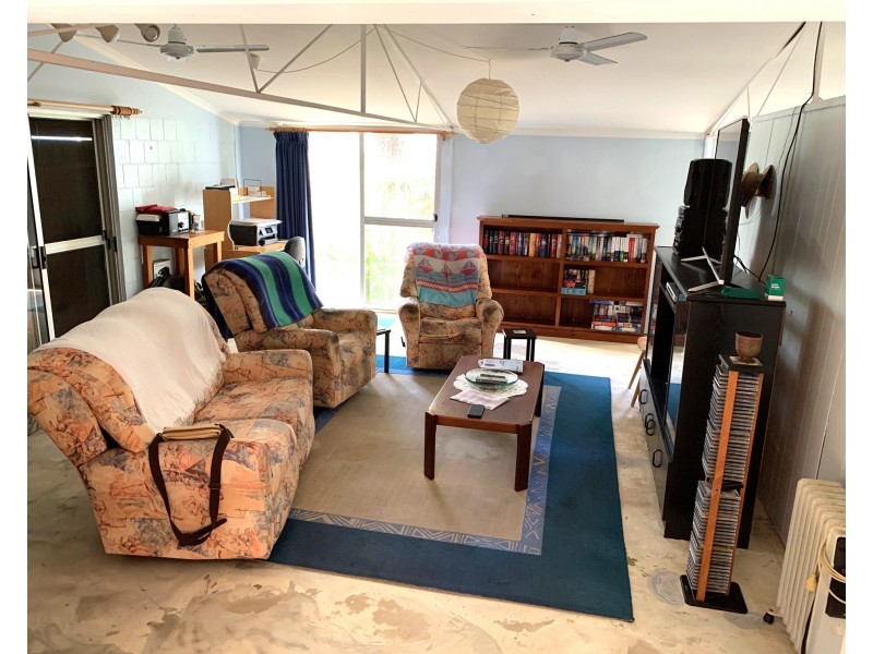 4 Ooyan Street, Coochiemudlo Island QLD 4184