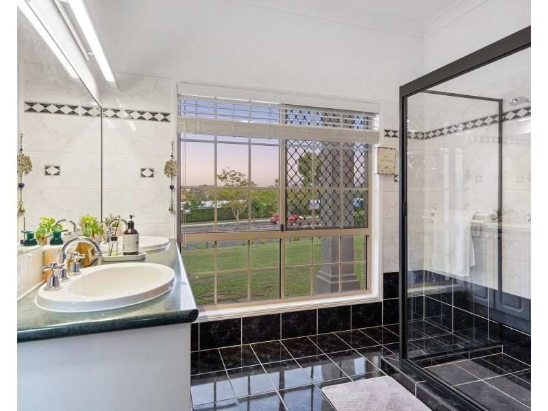 49 Bunker Road, Victoria Point QLD 4165