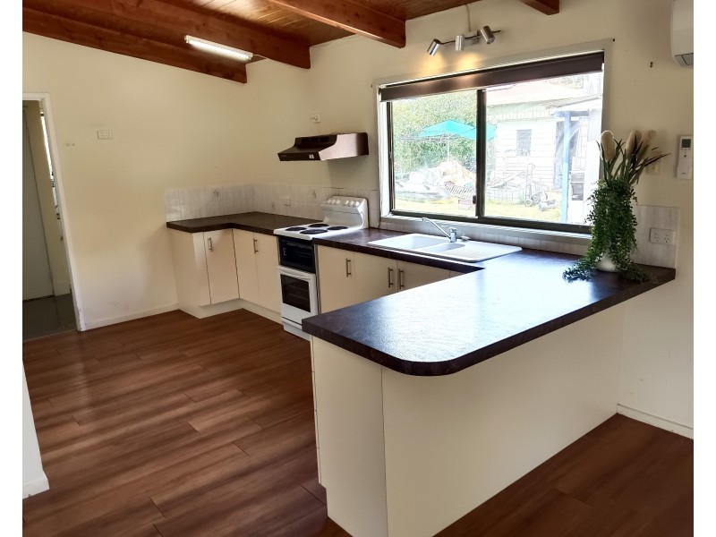 37 Phillips Street, Coochiemudlo Island QLD 4184