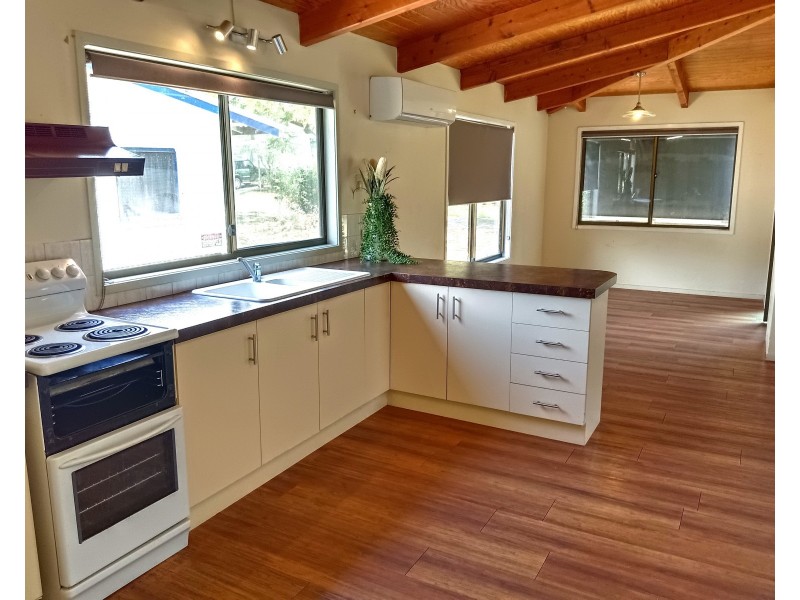 37 Phillips Street, Coochiemudlo Island QLD 4184