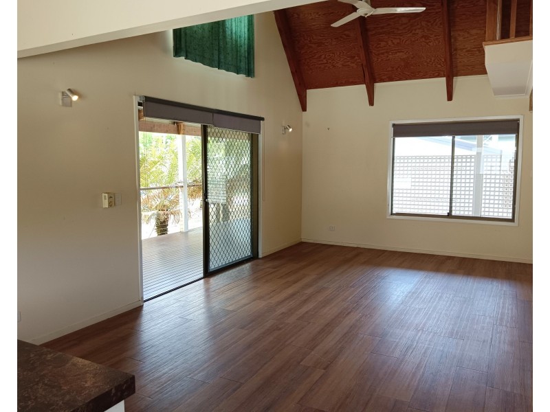 37 Phillips Street, Coochiemudlo Island QLD 4184