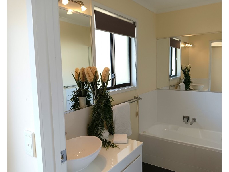 37 Phillips Street, Coochiemudlo Island QLD 4184