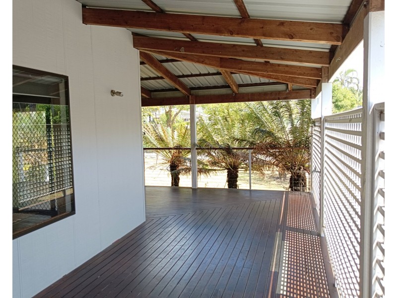 37 Phillips Street, Coochiemudlo Island QLD 4184