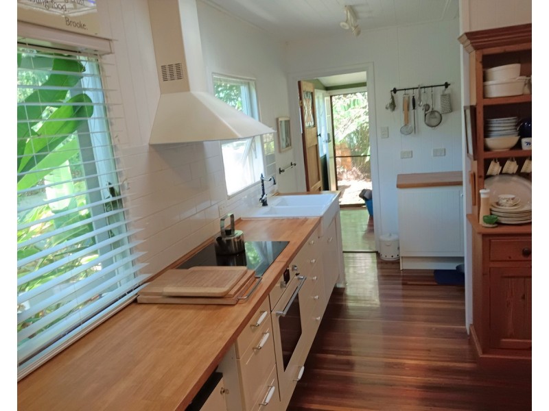 11 Welsby Street, Coochiemudlo Island QLD 4184