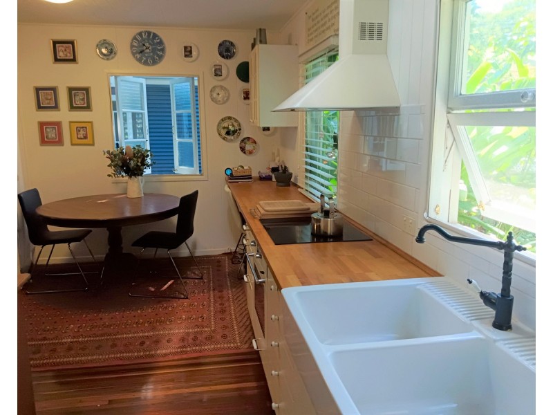 11 Welsby Street, Coochiemudlo Island QLD 4184