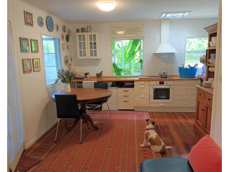 11 Welsby Street, Coochiemudlo Island QLD 4184