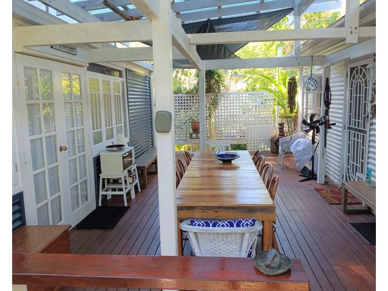 11 Welsby Street, Coochiemudlo Island QLD 4184