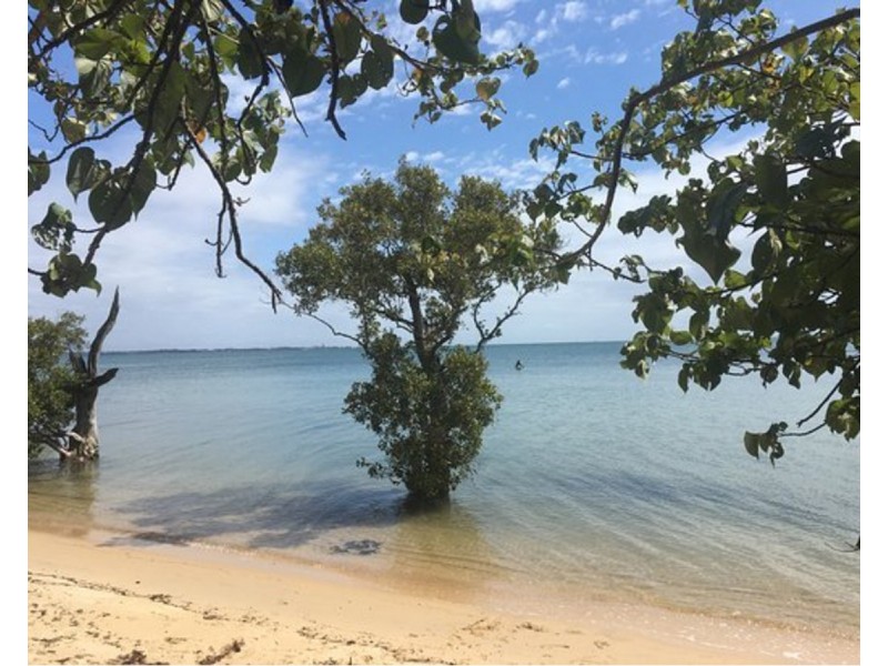 22-24 Mooroondu Street, Coochiemudlo Island QLD 4184