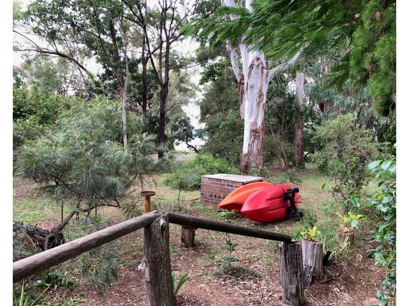 22-24 Mooroondu Street, Coochiemudlo Island QLD 4184