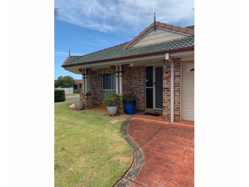 8 Courtney Place, Redland Bay QLD 4165