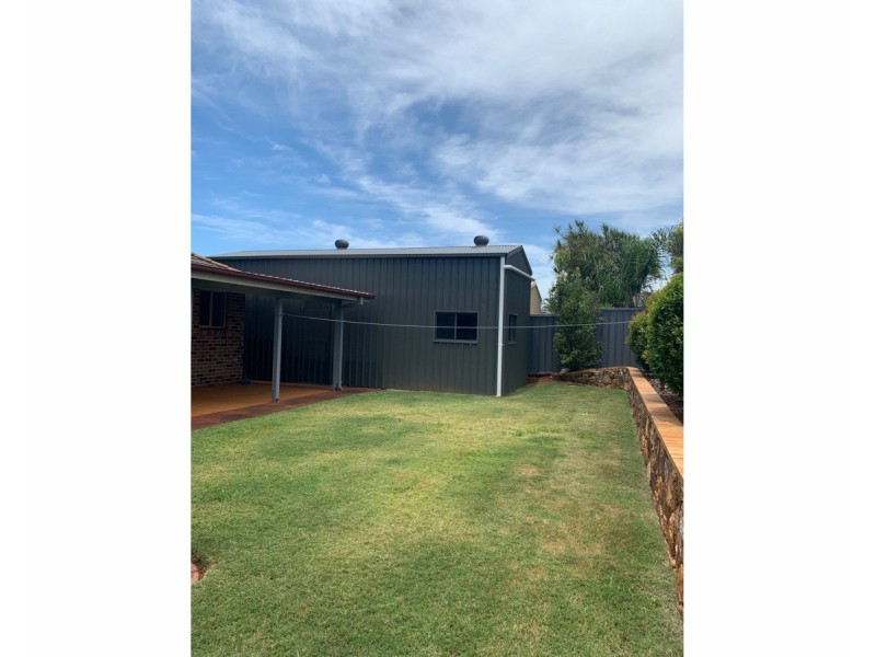 8 Courtney Place, Redland Bay QLD 4165