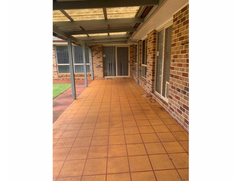 8 Courtney Place, Redland Bay QLD 4165