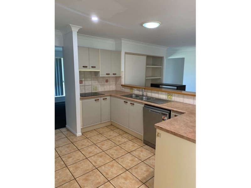 8 Courtney Place, Redland Bay QLD 4165