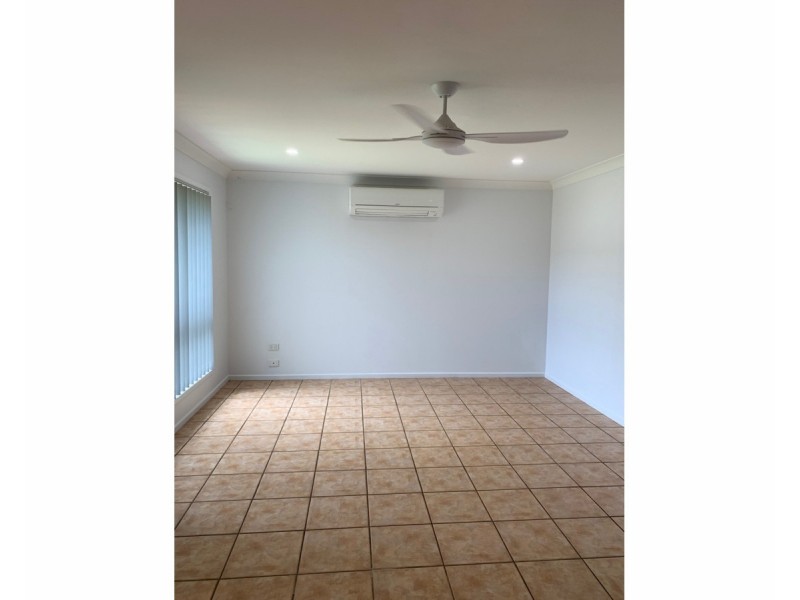 8 Courtney Place, Redland Bay QLD 4165