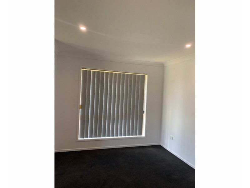 8 Courtney Place, Redland Bay QLD 4165