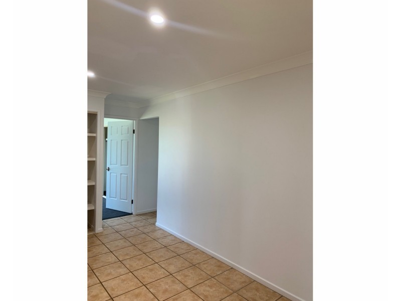 8 Courtney Place, Redland Bay QLD 4165