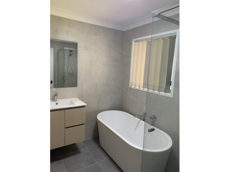 8 Courtney Place, Redland Bay QLD 4165