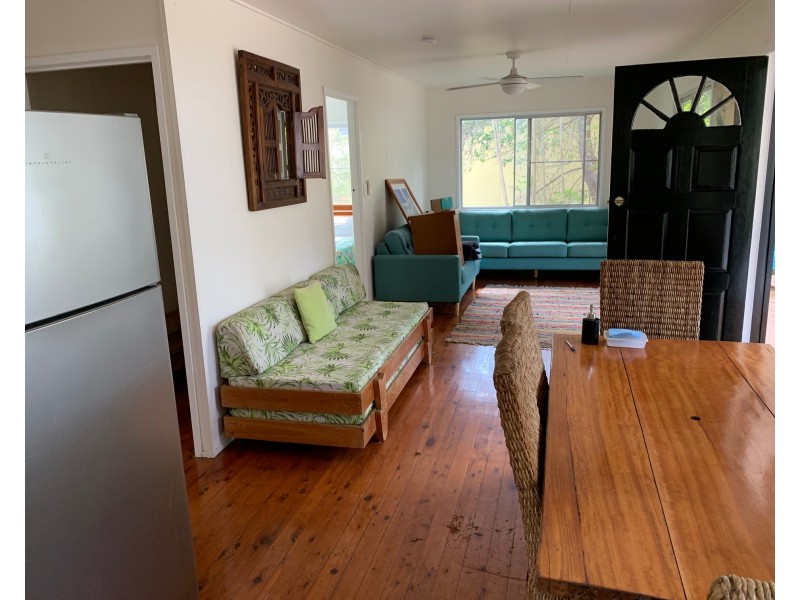 24 Victoria Parade, Coochiemudlo Island QLD 4184