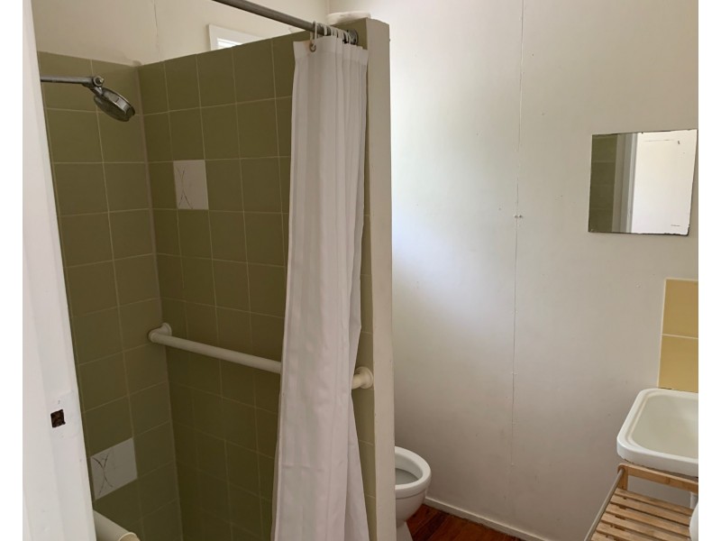 24 Victoria Parade, Coochiemudlo Island QLD 4184