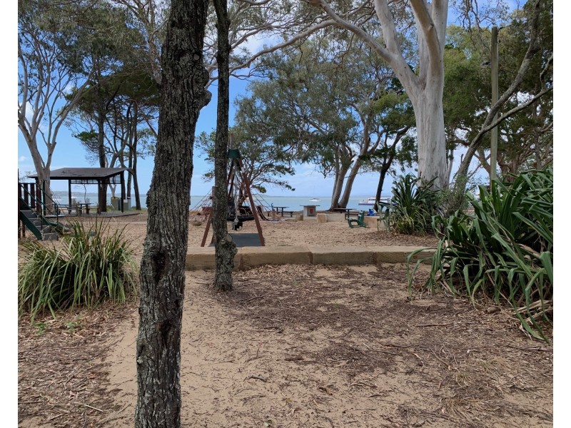 24 Victoria Parade, Coochiemudlo Island QLD 4184