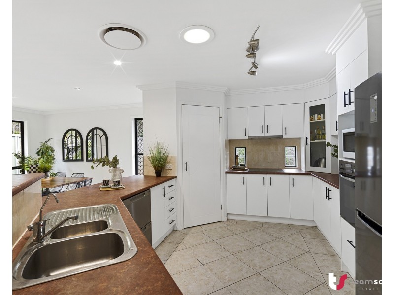 7 Kimbolton Drive, Redland Bay QLD 4165