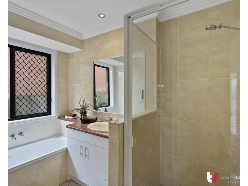 7 Kimbolton Drive, Redland Bay QLD 4165