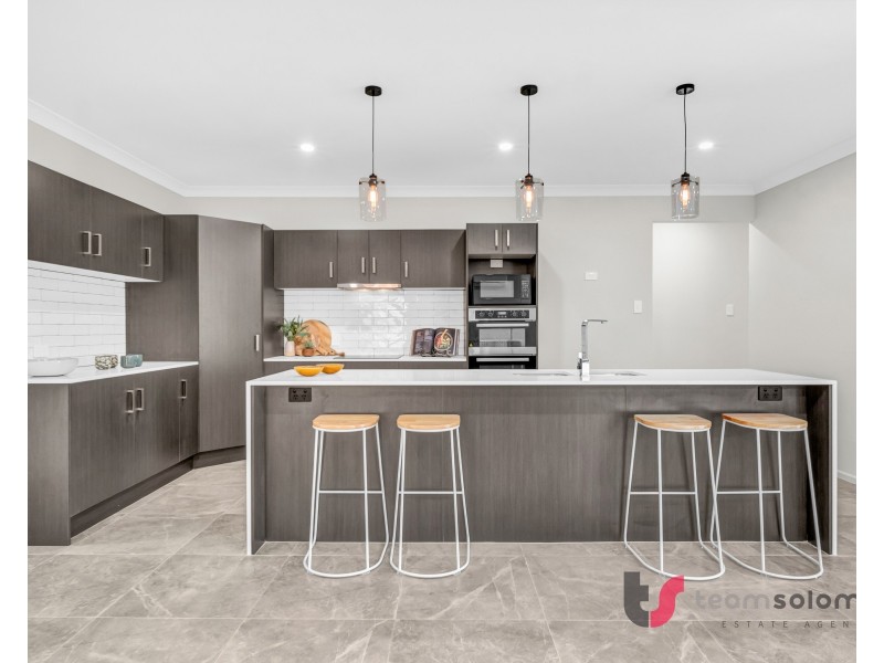18 Mill Street, Redland Bay QLD 4165