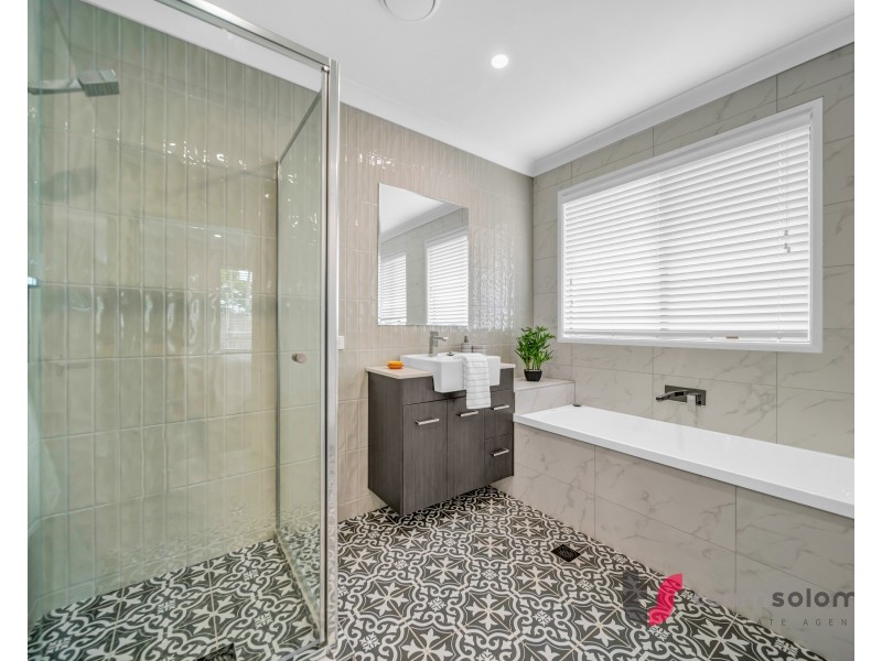 18 Mill Street, Redland Bay QLD 4165