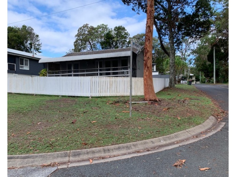 2 Pandanus Street, Coochiemudlo Island QLD 4184