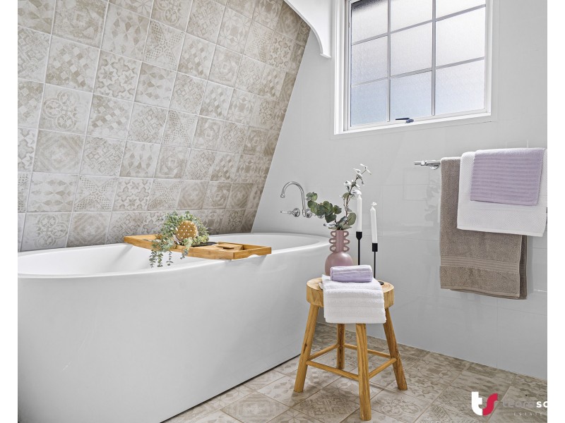 98 EAGLE HEIGHTS Road, Tamborine Mountain QLD 4272